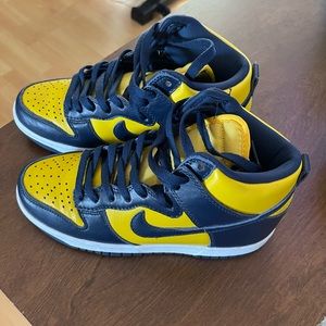 NIKE DUNK WOMEN HIGH SP.